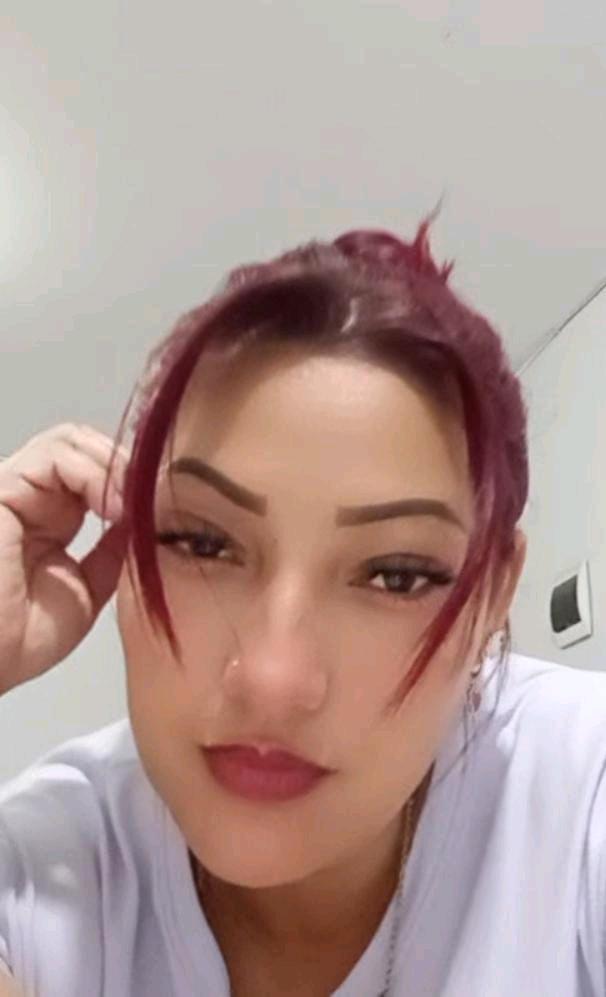 Natacha, de Perú, chateando por video con seguridad en Dale Chat